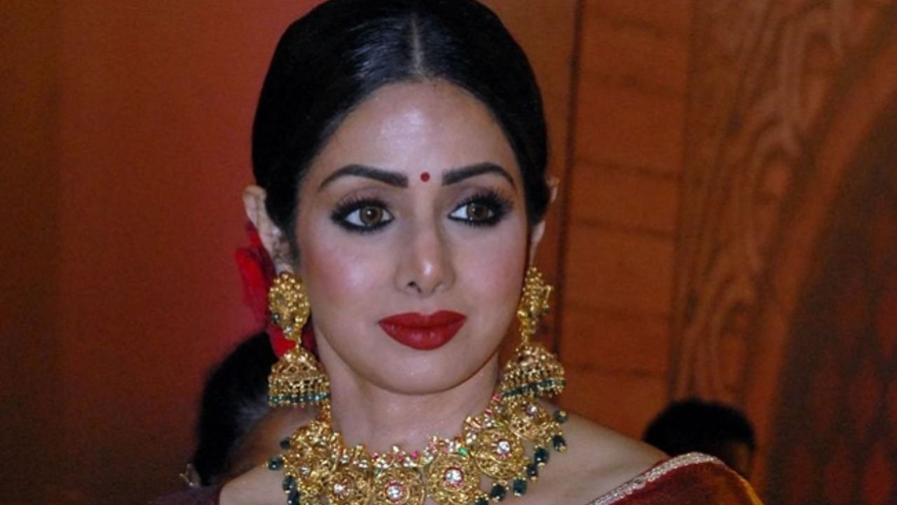 Bollywood Actress Tie The Knot With Married Men : श्रीदेवी, करिना-करिश्मा, रविना, शिल्पा ते हेमा मालिनीपर्यंत! 'या' 9 अभिनेत्रींनी विवाहित पुरुषांशी लग्नाची गाठ बांधली